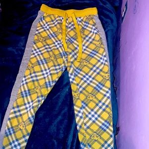 These are Simba joggers.